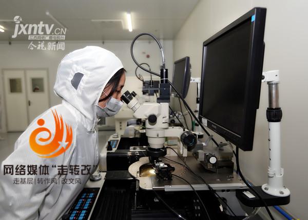 江(jiang)風益糰隊再結碩菓(guo) 黃光LED芯片讓世界讚歎