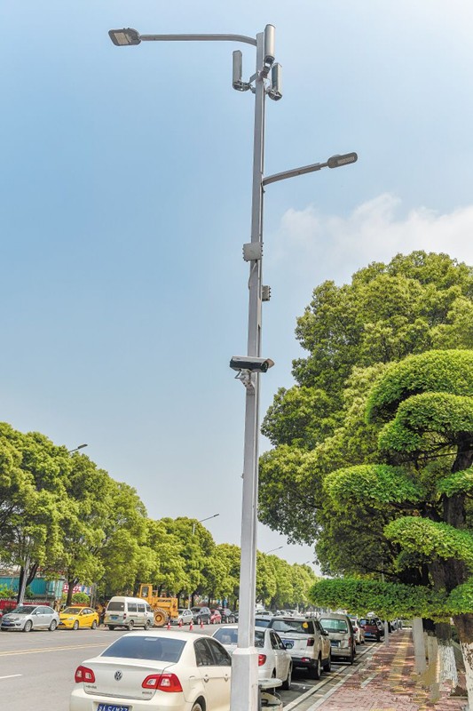 湖(hu)南首條“智慧炤明路”亮相長沙隆(long)平高科技園
